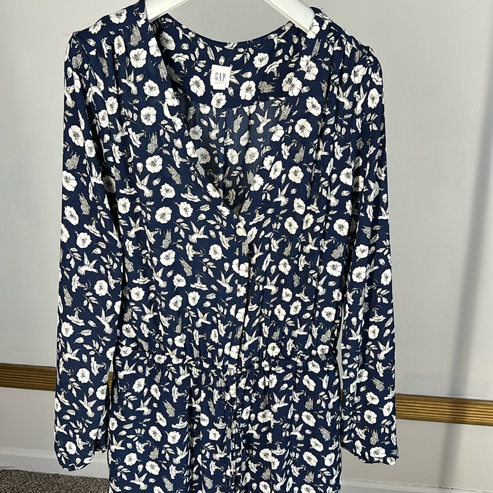 Gap dress with pockets and long sleeves
